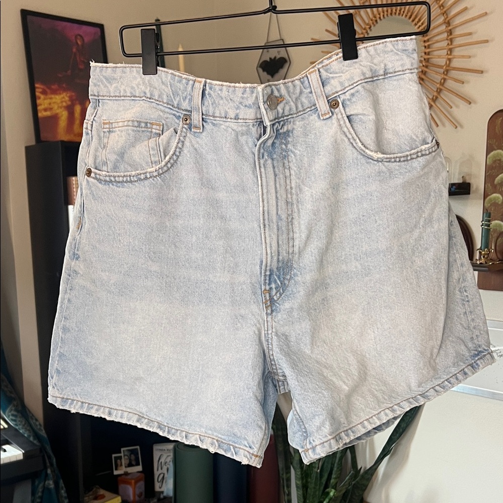 Zara Women's Light Denim Boyfriend Short - Size 12